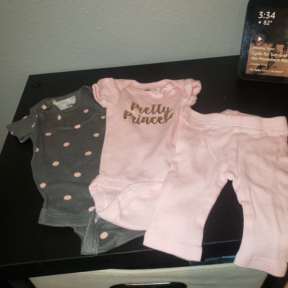 Newborn - Gerber 3 pc set - NWOT